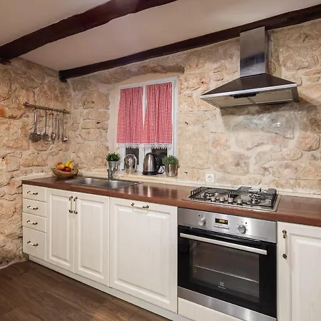 Vikendica Mamita - Heated Pool Sestanovac