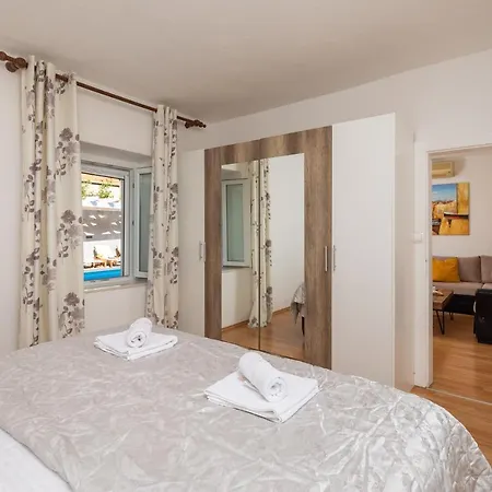 Mamita - Heated Pool Vikendica Sestanovac