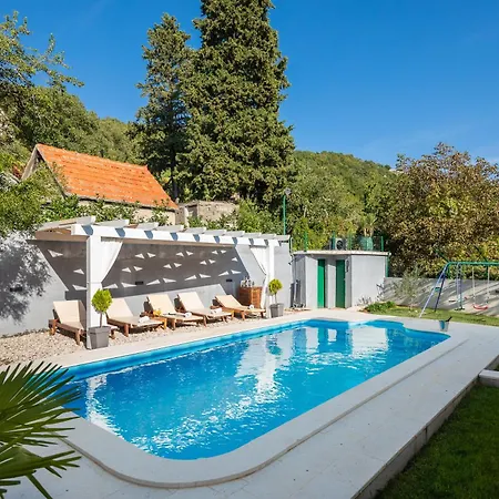 Tatil Evi Mamita - Heated Pool Šestanovac
