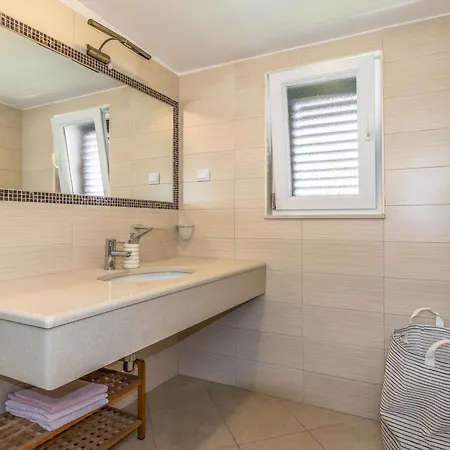 Сasa de vacaciones Mamita - Heated Pool Šestanovac